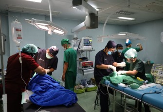 TNI AL Gelar Bakti Sosial Diatas Kapal Perang