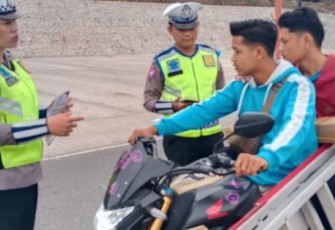 Dalam rangka Operasi Keselamatan Toba 2023, personel Polres Tapanuli Selatan (Tapsel) melakukan berbagai kegiatan dan aksi-aksi simpatik