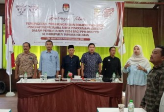 Bersama KPU setempat, Sat Intelkam Polres Tapanuli Selatan (Tapsel), mengikuti Bimtek terkait pemungutan, penghitungan, dan rekapitulasi suara (Tungsura) serta penggunaan sistem informasi rekapitulasi (Sirekap), Selasa (26/12/2023)