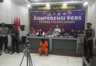 Kapolres Tulungagung AKBP Eko Hartanto, SIK, MH, melalui Waka Polres Tulungagung Kompol Dodik Tri Hendro Siswoyo, SH, SIK, MIK, saat Pers Rilis membenarkan telah melakukan pengungkapan kasus penganiayaan yang menyebabkan korban MD, Rabu (15/02/2023).