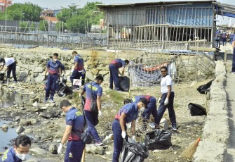 Bakamla RI melaksanakan Bakti Sosial dengan membersihkan Pantai Marunda, Jakarta Utara. Kegiatan dilakukan bersama dengan perwakilan dari TNI AL, Polair, Basarnas, PSDKP, serta Bea Cukai, Selasa (19/12/2023)
