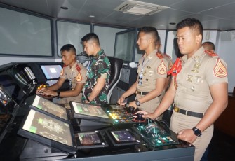 Taruna AAL Korps Pelaut Latihan Blind Pilotage di Bridge Simulator Andromeda AAL