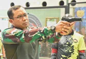HUT ke-74 Kodam Jaya/Jayakarta berbagai kegiatan dilakukan, salah satunya menggelar lomba tembak pistol Eksibisi Eksekutif dan Falling Plate, bagi Prajurit, Forkopimda dan Mitra Kodam Jaya, bertempat di lapangan tembak Falatehan Kodam Jaya. Selasa (12/12/2023)