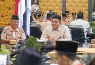 Bupati Bintan Roby Kurniawan saat melepas Kontingen Kabupaten Bintan menuju Raimuna Nasional ke XII tahun 2023 di Bumi Perkemahan Cibubur. 