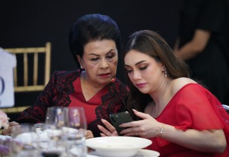 Kedekatan antara istri Jaksa Agung dan Celine Evangelista.