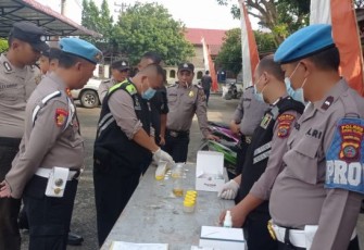 Pelaksanaan tes urine narkoba tersebut, berlangsung di Halaman Mako Polsek Batang Toru, Polres Tapanuli Selatan (Tapsel).