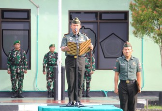 Dandim 0806/Trenggalek Pimpin Upacara Bendera Mingguan