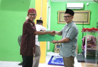 BKDI BP Batam saat Serahkan Bantuan ke Masjid At-Taqwa Rusunawa Sekupang