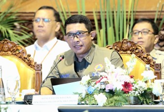 Kepala BNPB Letjen TNI Suharyanto, saat menghadiri Rapat Koordinasi Khusus Peningkatan Upaya Penanggulangan Kebakaran Hutan dan Lahan Tahun 2023 di Kantor Kementerian Lingkungan Hidup dan Kehutanan, Jakarta pada Senin (9/10).