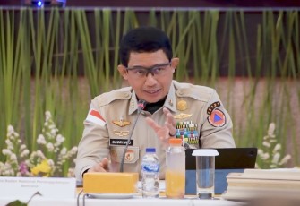Kepala BNPB Letjen TNI Suharyanto, S. Sos., M.M. saat menghadiri Rapat Koordinasi Tingkat Menteri membahas Persiapan Penyelenggaraan Sail Teluk Cendrawasih Tahun 2023 di Kantor Kementerian Investasi, Jakarta pada Rabu (11/8).