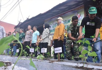 Pasi Teritorial saat Hadiri Gerakan Menanam Bersama Komoditas Cabai, Bawang Merah dan Sayuran Lainnya Pemko Palangka Raya 