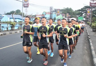 Prajurit Laksanakan Lari Bersama Keliling Kota Malang