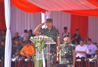 Kasum TNI dan Wakapolri Pimpin Apel Gelar Pasukan Operasi "Lilin-2023" di Silang Monas 