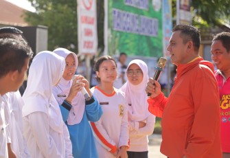 Gubernur Kepulauan Riau H. Ansar Ahmad saat membuka Gerakan Aksi Bergizi dan Peresmian Sarana Pendidikan di SMAN 1 Tanjungpinang, Jumat, (04/08). 