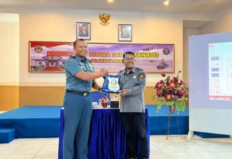 Prajurit dan PNS Lanudal Manado Terima Sosialisasi Pemilu dari Bawaslu Minut