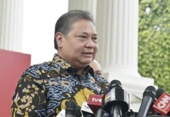 Menko Perekonomian Airlangga Hartarto usai mengikuti rapat terbatas (ratas) yang dipimpin oleh Presiden Jokowi, di Istana Merdeka, Jumat (6/10/23).