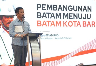 Kepala BP Batam, Muhammad Rudi di sela kegiatannya bersama masyarakat, Selasa (19/12/2023).