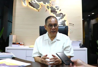 Anggota Bidang Pengelolaan Kawasan dan Investasi, Sudirman Saad usai memimpin rapat mitigasi risiko Rempang Eco City Bersama BPKP Kepri di BP Batam, Rabu, (25/10/2023).