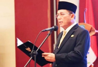 Gubernur Ansar Ahmad saat Lantik 135 Pejabat Eselon II, III & IV   di Aula Wan Seri Beni, Dompak, Tanjungpinang, Senin (13/03).