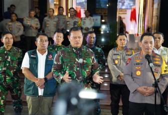 Panglima TNI Laksamana Yudo Margono saat konferensi pers malam tahun baru 