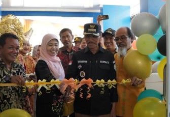 Bupati Limapuluh Kota Safaruddin meresmikan fasilitas tambahan UGD di Puskesmas Muaro Paiti, Kapur IX.
