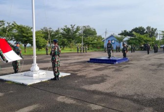 Upacara bendera di Lanud Sugiri Sukani Majalengka, Senin (9/1)