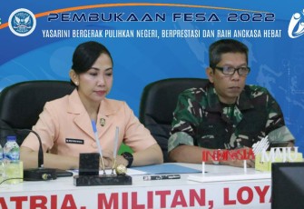 Danlanud Husein Sastranegara Kolonel Pnb I Gusti Putu Setia bersama Ketua Yasarini mengikuti pembukaan FESA 2022 secara virtual di Bandung, Selasa (10/1)