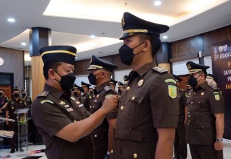 JAM-Pidsus Febrie Adriansyah saat melantik anggota Satgassus P3TPK tahun 2023 di Jakarta, Rabu (11/1)