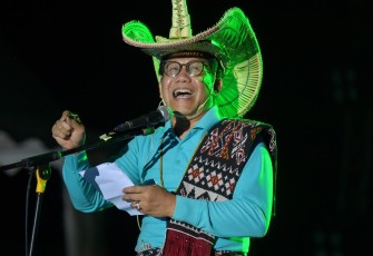 Menteri Desa, Pembangunan Daerah Tertinggal, dan Transmigrasi Abdul Halim Iskandar memberi Pidato Puncak Peringatan 9 Tahun Undang-Undang Desa di Plataran Pelabuhan Ba’a ,Pulau Rote NTT. Sabtu (14/1/2023)