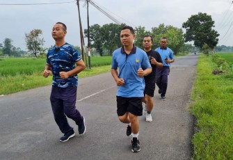 Latihan fisik personel persiapan pendidikan