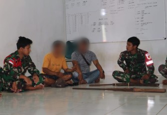 Sukarela warga perbatasan serahkan senpi rakitan