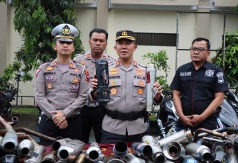 Kapolres Banjarnegara AKBP Hendro Yulianto saat memberikan keterangan pers 