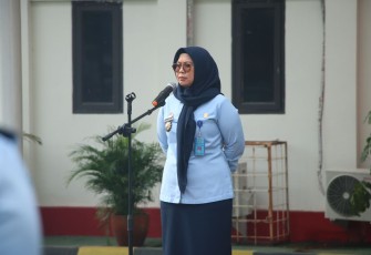 Kadiv Administrasi Yusfini saat memberikan pengarahan 