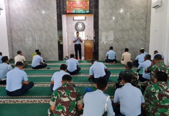 Danlanud Sugiri Sukani Letkol Pnb Supardo Butarbutar saat memberikan arahan