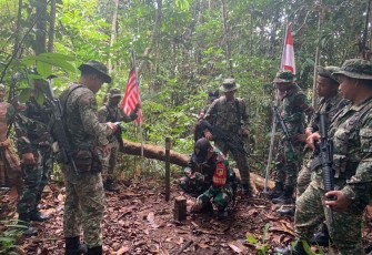Patroli patok di perbatasan 