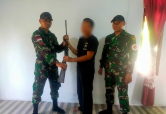 Terima senpi rakitan warga perbatasan 