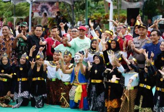 Pentas pelajar dalam pelestarian budaya lokal 