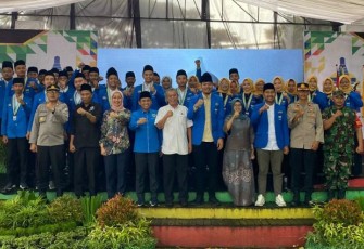 Bupati Blitar Rini Syarifah (barisan depan empat dari kanan) Saat Hadiri Pelantikan PMII Blitar Raya (Foto : Tim Klikwarta.com)