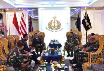 Kasal Laksamana TNI Muhammad Ali saat menerima Ketua Yayasan Nala di Jakarta 