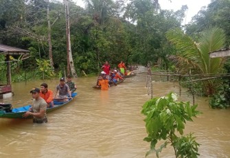 Evakuasi warga terdampak banjir