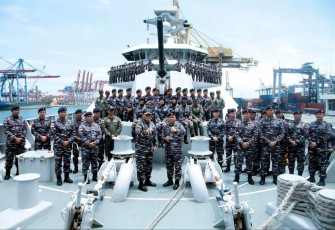 Kasal bersama prajurit KRI REM-331 