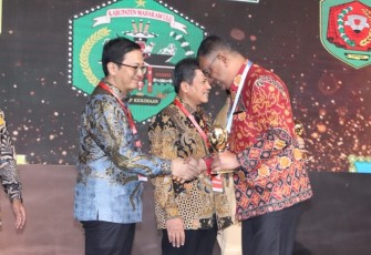 Pemkab Benteng Terima Penghargaan UHC dari Wapres RI 