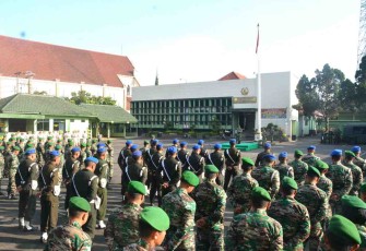 Upacara Bendera 17-An di halaman Makorem 073/Mkt