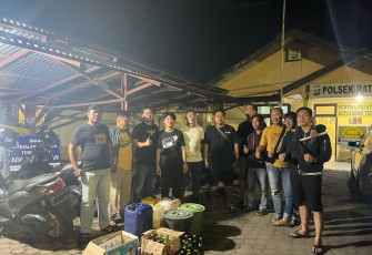 Razia Pekat, puluhan liter tuak dan miras diamankan anggota Polsek Ratu Agung