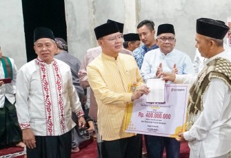 Gubernur Bengkulu Rohidin Mersyah Bantu Pembangunan Masjid di Kabupaten Kaur 