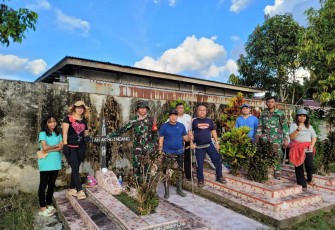 Pembersihan makam di perbatasan 