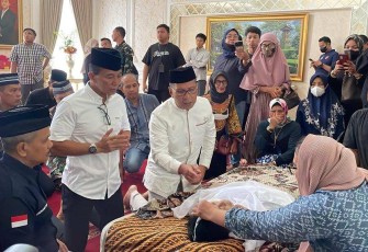Pangdam XIV Hasanuddin Mayjen TNI Dr Totok Imam Santoso melayat ke rumah duka 