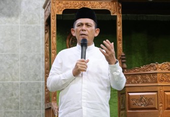 Gubernur H Ansar Ahmad 