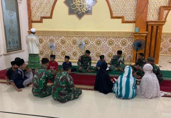 Tadarus bersama dengan warga di perbatasan 
