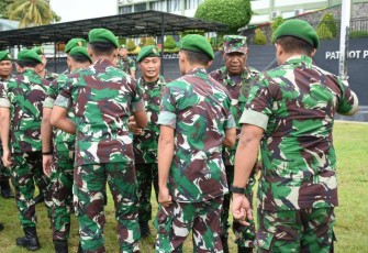 Kasdam XVIII Kasuari Brigjen TNI Yusuf Ragainaga saat halal bihalal 